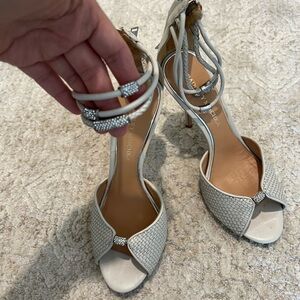 Badgley Mischka White Heels Elegant Peep-Toe